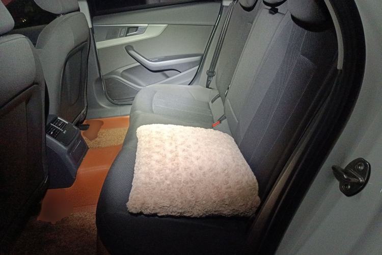 Used Audi A4L 2019 40 TFSI Ambition China VI Left Rear Seat