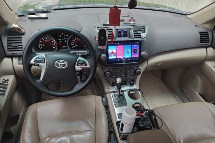 Used Toyota Highlander 2012 2.7L Two-Wheel Drive 7-Seater Luxury Edition Center Console