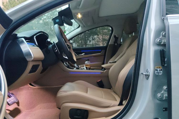 Used Jaguar XFL 2025 Model—2.0T P250, Two-Wheel Drive, Premium Luxury Edition Left Front Seat