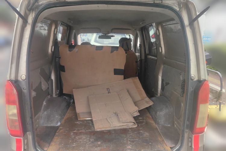 Used Wuling Rongguang V 2016 1.5L Practical Version Trunk