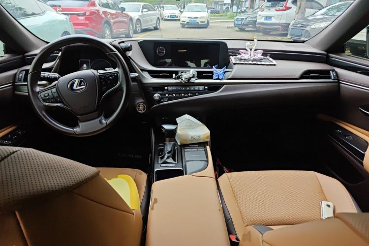 Used Lexus ES 2020 200 Excellence Edition
