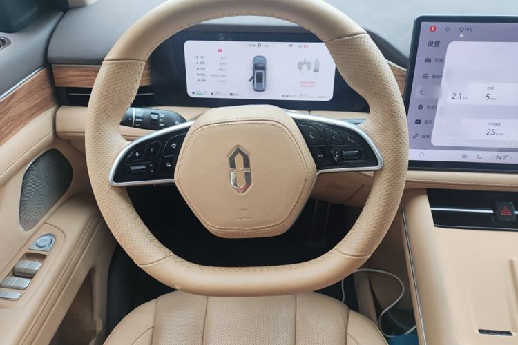 Used Hima AITO M7 2024 1.5T Rear-Drive Plus Version 6 Seats Steering Wheel