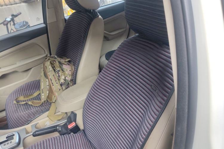 Ford Focus 2012 Hatchback Classic 1.8L Automatic Fashion Edition usata