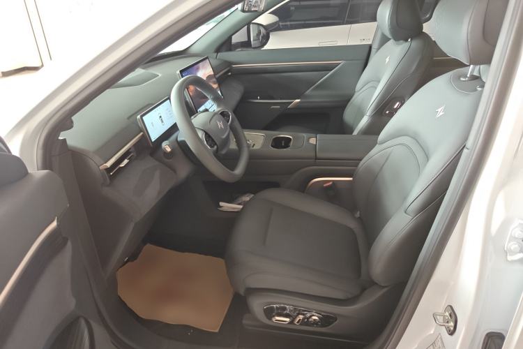 Used Dongfeng eπ eπ008 2024 636Max All-Electric Version 6 Seats Left Front Seat