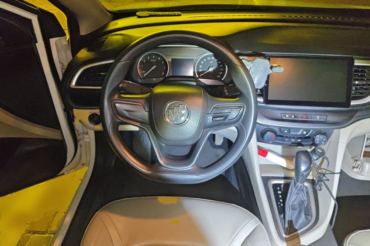 Used Buick GT 2017 15N Automatic Elite Version Steering Wheel