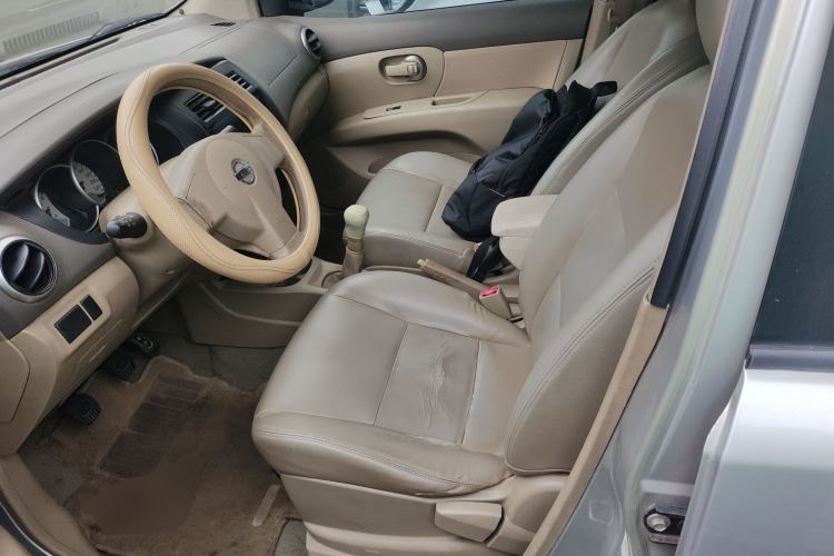 Used Nissan Livina 2010 Jingyue Edition 1.6L Manual All-Around Model Left Front Seat