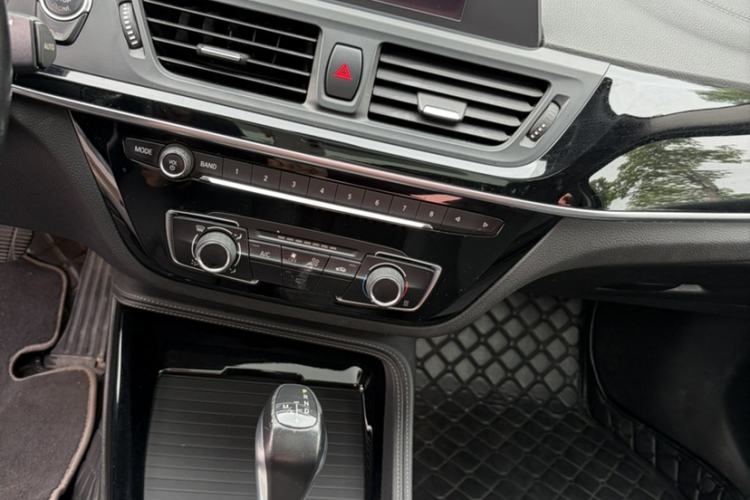 Used BMW 1 Series 2018 118i Sport Edition Gear Lever