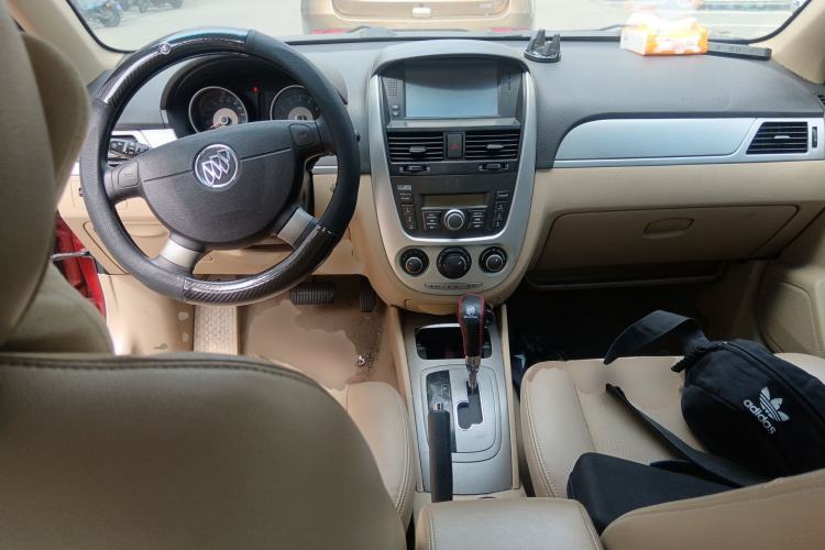 Used Buick Excelle 2013 1.5L Automatic Classic Model Center Console