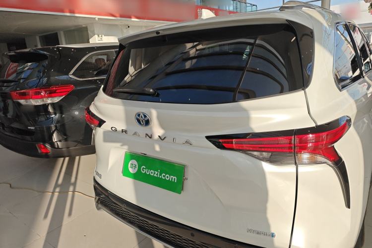 Used Toyota Granvia 2022 2.5L Hybrid Flagship Edition