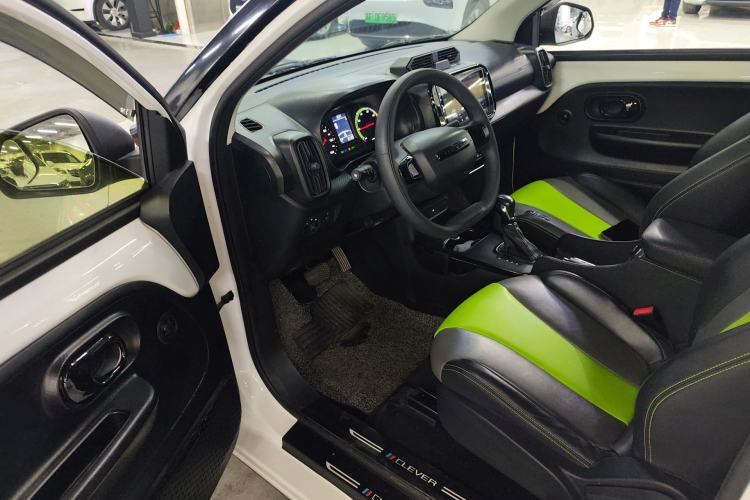 Used Roewe Clever 2021 302 km New Four-Seater Super-Efficient Version Driver Seat