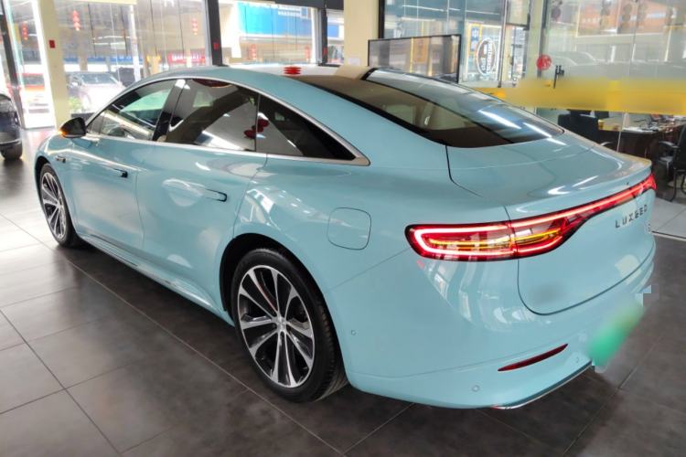 Used Hima Luxeed S7 2025 855 km Max
