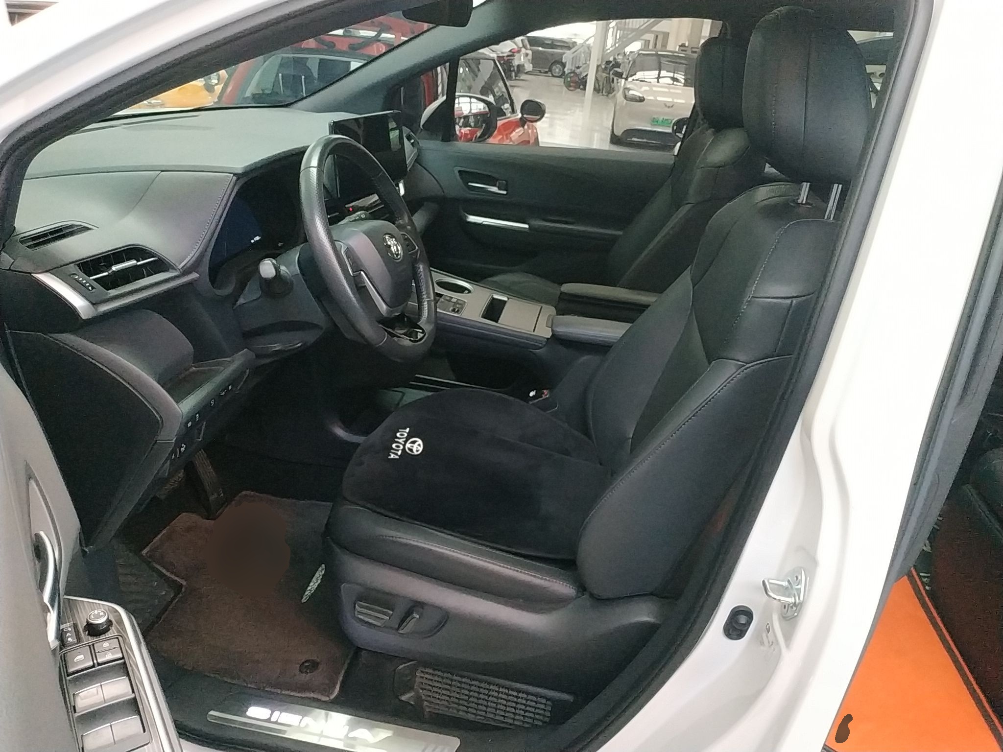 المقاعد الأمامية داخل السيارة