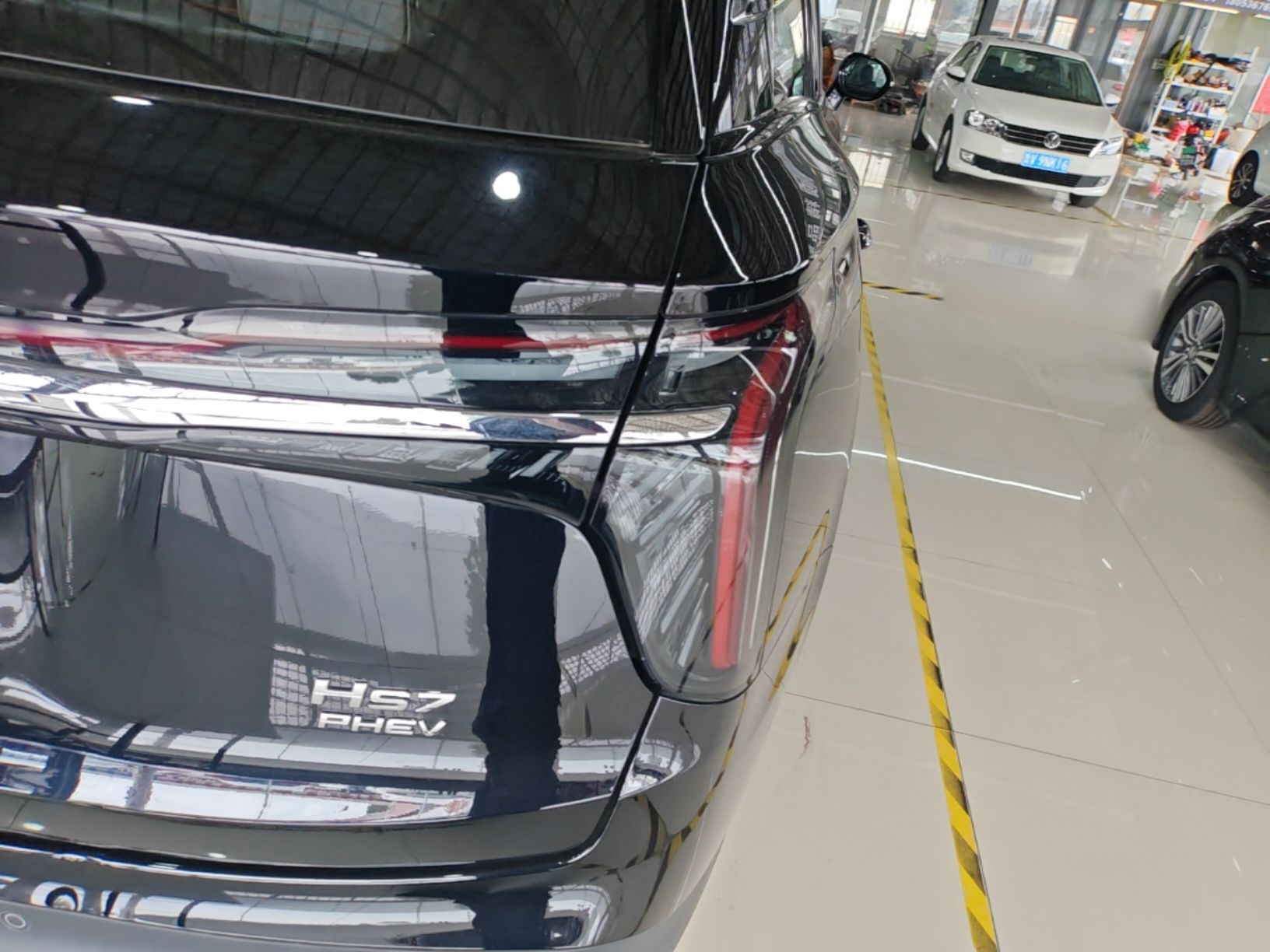 Hongqi HS7 PHEV 2024 2.0T PHEV Four-Wheel Drive Flagship Edition 6 Seats — снимка 9