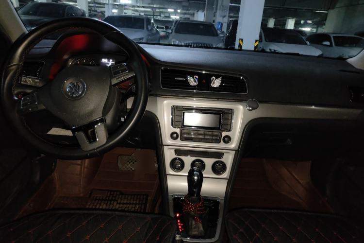 Used Volkswagen Lavida 2013 1.6L Automatic Comfort Edition Center Console