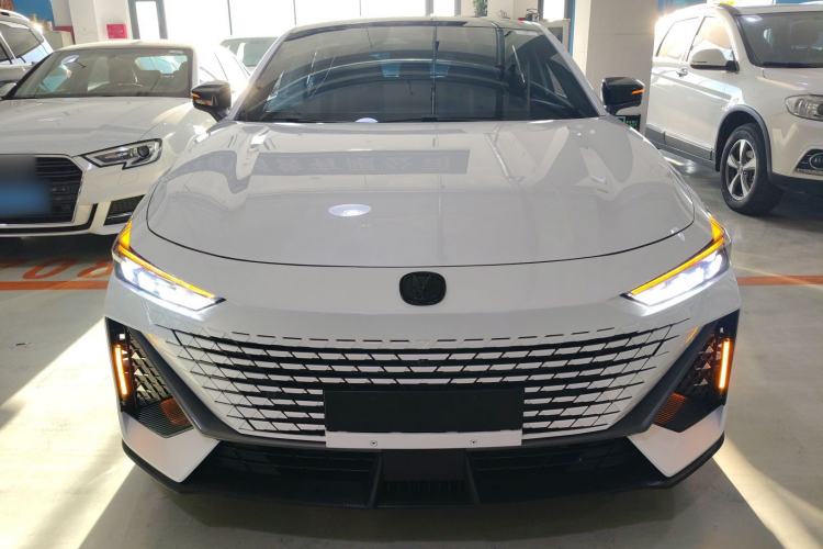 Used Changan UNI-V 2024 1.5T High-Energy Version
