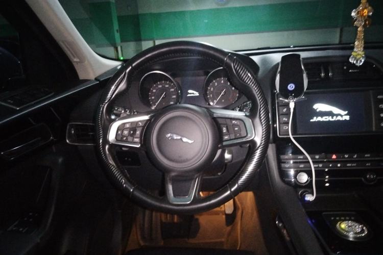 Used Jaguar F-PACE 2018 2.0T Four-Wheel Drive Urban Luxury Edition Steering Wheel