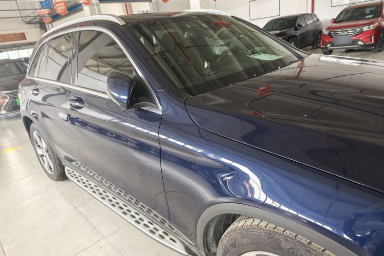 Used Mercedes-Benz GLC 2017 GLC 260 4MATIC Luxury Model Exterior 5