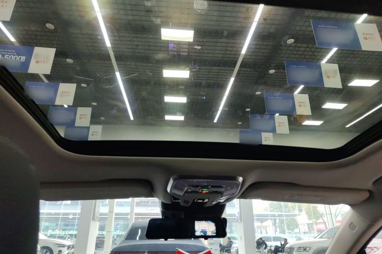 Used Hongqi H5 2025 2.0T Automatic Flag Edition – 500 000 Units Commemorative Version
