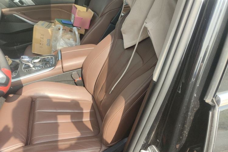 Used BMW X7 2020 xDrive40i Luxury Package with Leading Features Left Front Seat