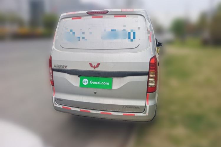 Used Wuling Hongguang V 2022 1.5L Jingqu Edition Enclosed-Window Vehicle with Hydraulic Power Steering LAR Rear