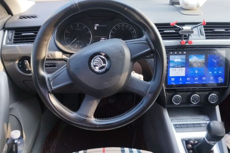 Used Skoda Octavia 2015 1.6L Manual Eado Edition Steering Wheel