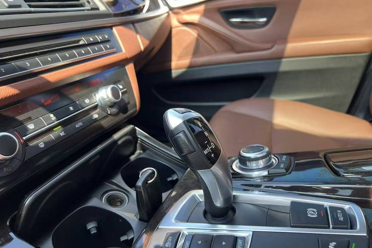 Used BMW 5 Series 2014 525Li Leading Model