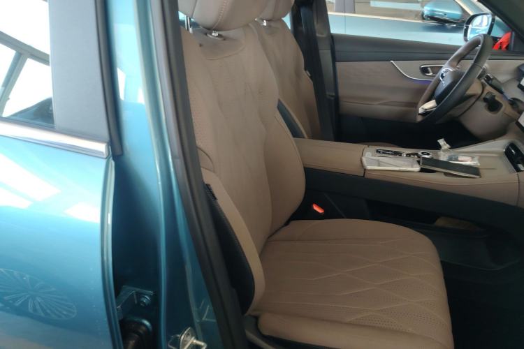 Used Chery Tiggo 8 PLUS C-DM 2025 1.5T 116 km Prestige Version 5 Seats