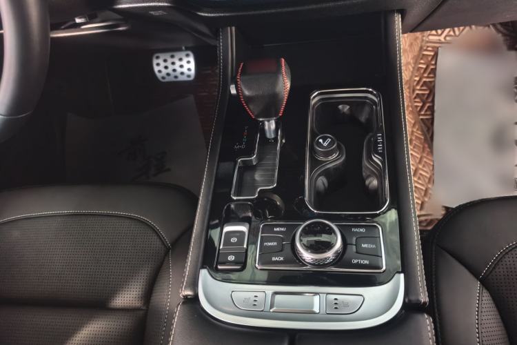 Used BAIC Off-Road BJ40 2020 2.3T Automatic Four-Wheel Drive Rainforest Expedition Edition Gear Lever