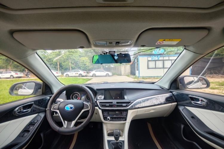 Used Soueast V5 Lingzhi 2017 1.5L Manual New Elite Model Interior 1