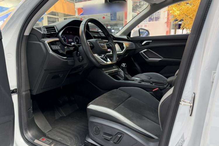 Used Audi Q3 2021 35 TFSI Progressive Dynamic Edition
