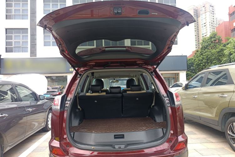 Used Toyota RAV4 2016 2.0L CVT Two-Wheel Drive Fashion Edition China V Standard Trunk