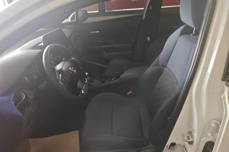 Used Toyota C-HR 2018 2.0L Luxury Sunroof Version China VI Standard
