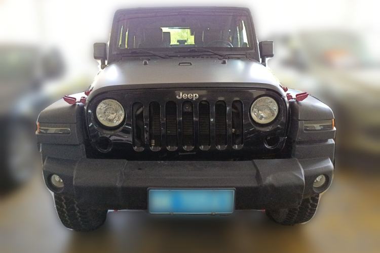 Used Jeep Wrangler 2010 3.8L Sahara two-door model Front