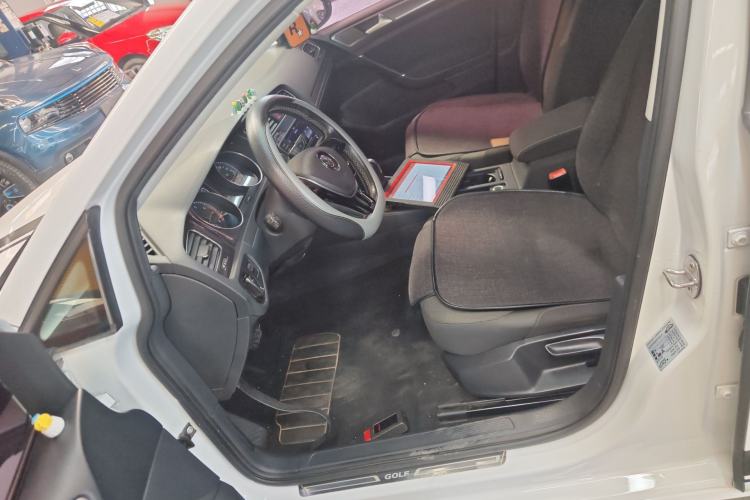 Used Volkswagen Golf 2017 1.6L Automatic Comfort Million-Vehicle Anniversary Edition
