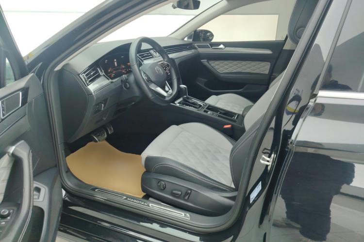 Used Volkswagen Magotan 2023 2 Million Units Limited Edition 330TSI DSG Leading Version