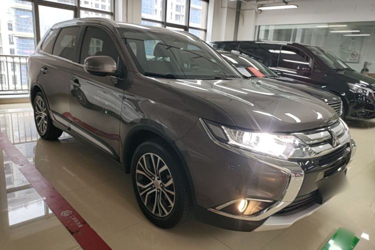 Used Mitsubishi Outlander 2018 2.0L Two-Wheel Drive Glory Edition 5 Seats
