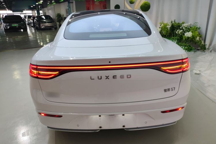 Used Hima Luxeed S7 2025 855 km Max
