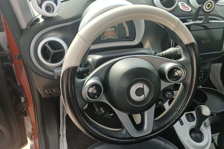 Used smart fortwo 2016 0.9T 66kW Hardtop Pioneer Edition Steering Wheel