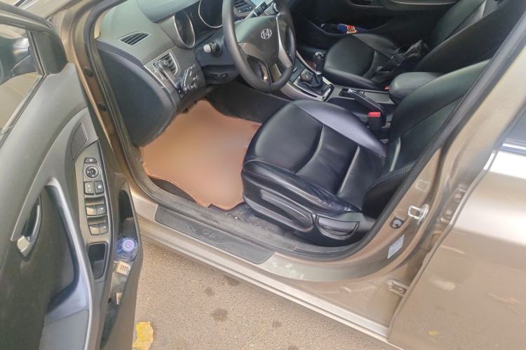 Used Hyundai Elantra (5th Generation / Langdong) 2015 1.6L Manual Leading Model