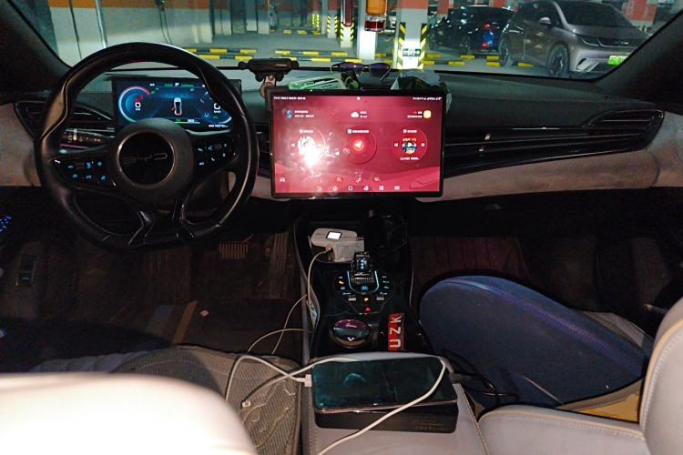 Used BYD Seal 2022 550 km Standard Range Rear-Wheel Drive Prestige Version Center Console