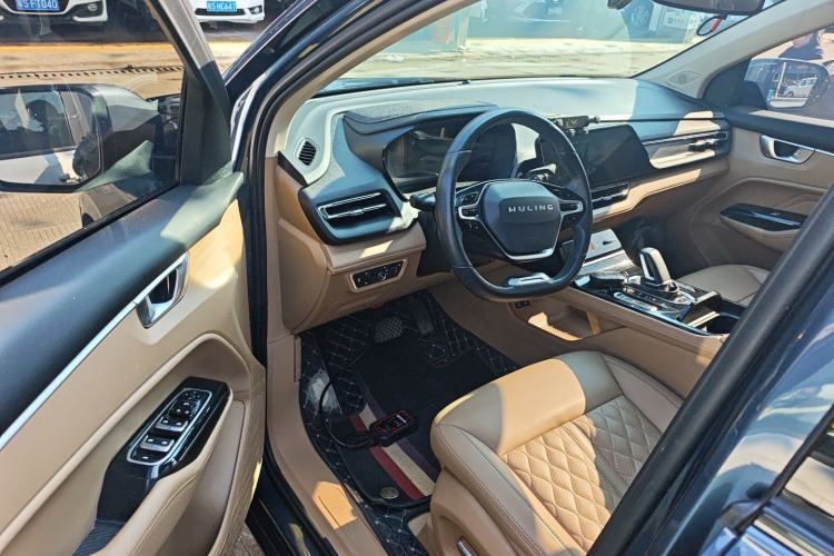 Used Wuling Victory 2023 2.0L DHT Luxury Edition Interior 3