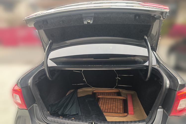 Used Volkswagen Bora 2012 1.6L Automatic Fashion Edition Trunk