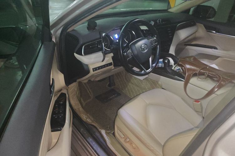 Used Toyota Camry 2018 2.0G Luxury Edition
