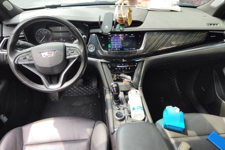 Used Cadillac XT6 2022 2.0T Six-Seater Four-Wheel Drive Luxury Version Center Console