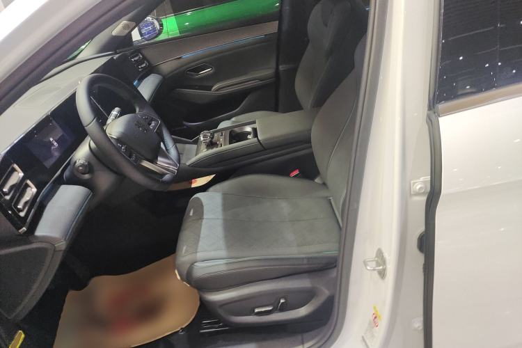 Used BYD Qin L 2024 DM-i 120KM Excellence Model
