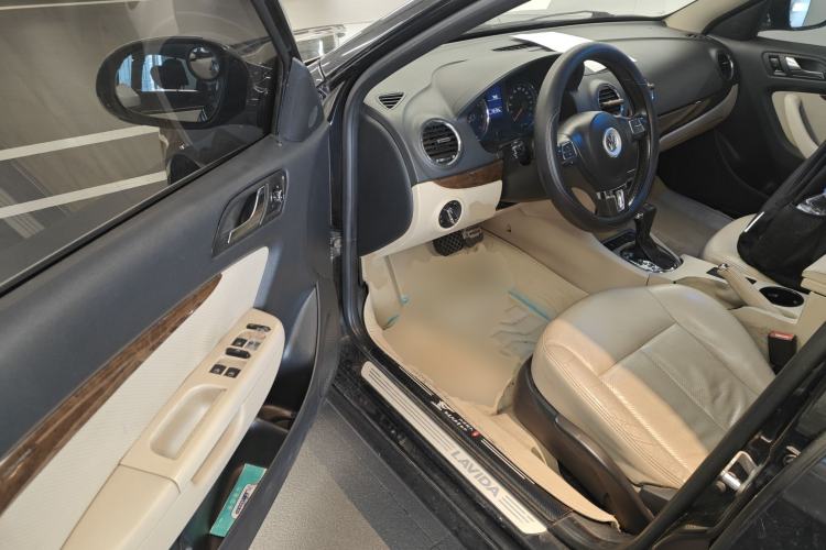 Used Volkswagen Lavida 2011 1.6L Automatic Premium Edition Driver Seat