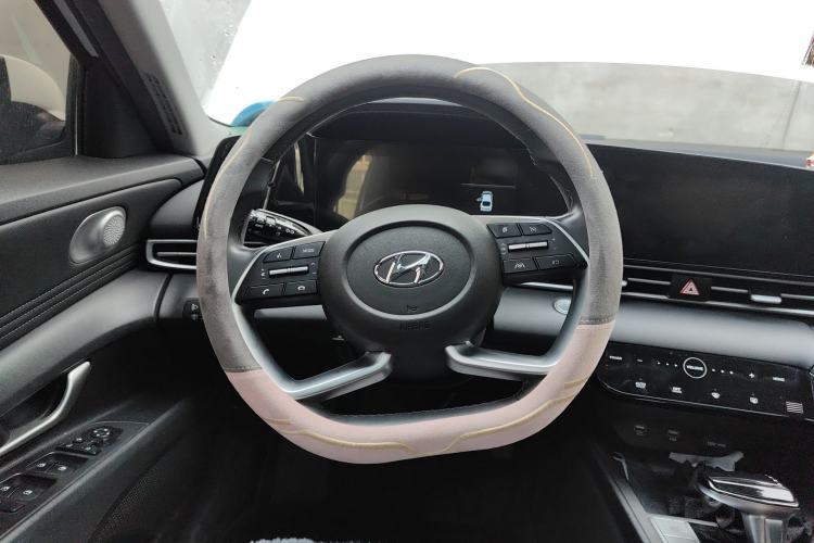Used Hyundai Elantra 2021 1.5L CVT LUX Prestige Edition Steering Wheel