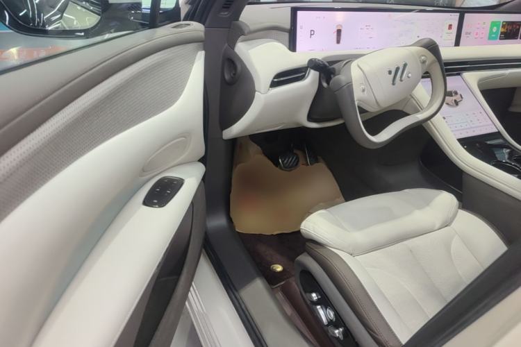 Used IM LS7 2023 90 kWh Elite Rear-Drive Version
