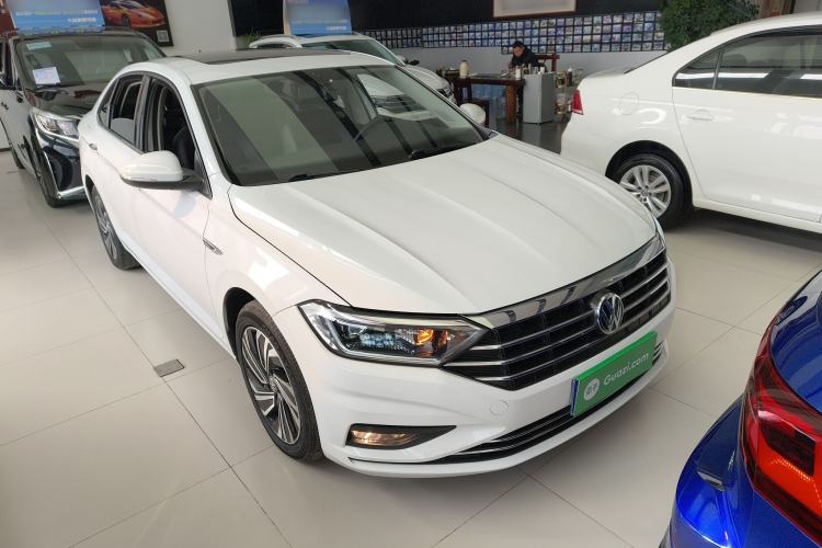 Used Volkswagen Sagitar 2022 280TSI DSG Excellence Edition Front Right 45 Deg