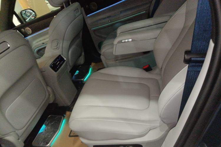 Used Hima AITO M9 2024 Range-Extended Ultra Version 52 kWh 6-Seater Model Left Rear Seat